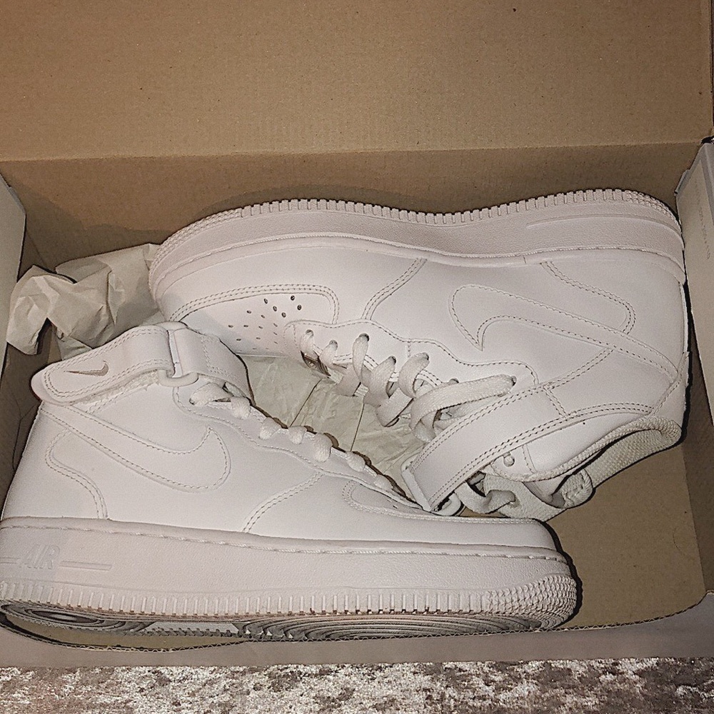 Women’s Air Force 1 Mid ‘07 LE